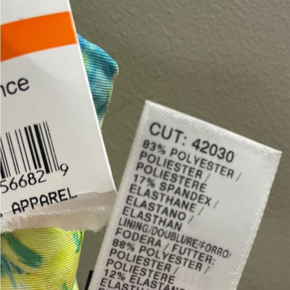 New with Tags Tropical Bikini Swimsuit Underwire Top cheeky Bottoms XS - Picture 4 of 8